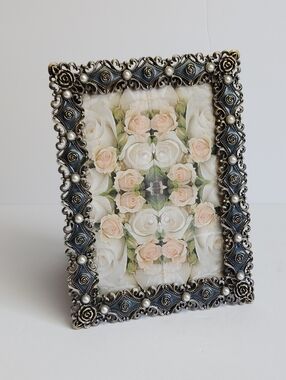 Photo Frame ~ Vintage Ornate Roses and Pearls Antique Gold Tone 5"x7"